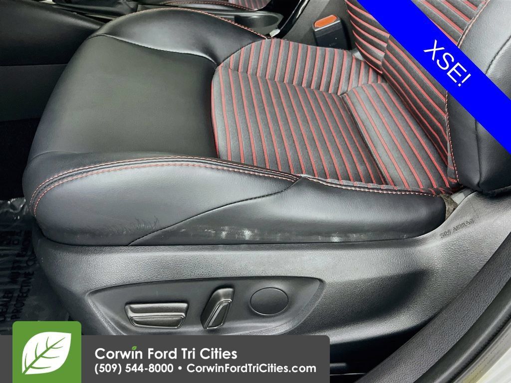 Used 2025 Toyota Corolla XSE FWD image 23