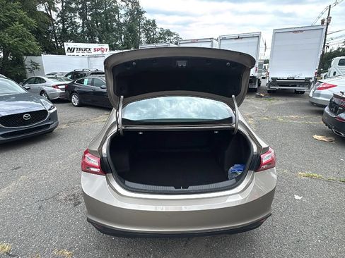 Used 2022 Chevrolet Malibu LT FWD image 17