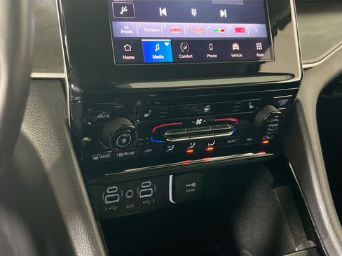 Used 2022 Jeep Grand Cherokee Limited AWD/4WD image 15
