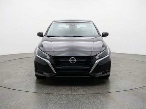 Used 2025 Nissan Altima 2.5 SV FWD image 2