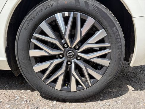 Used 2025 Nissan Altima 2.5 SV FWD image 30