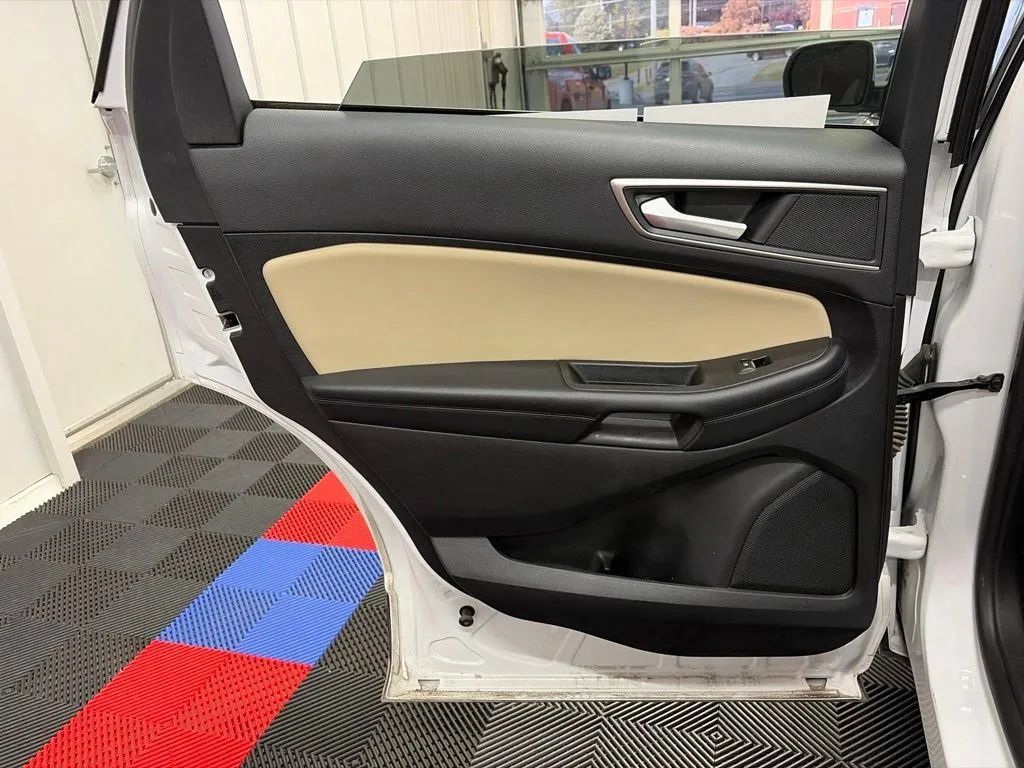 Used 2024 Ford Edge SEL AWD/4WD image 12