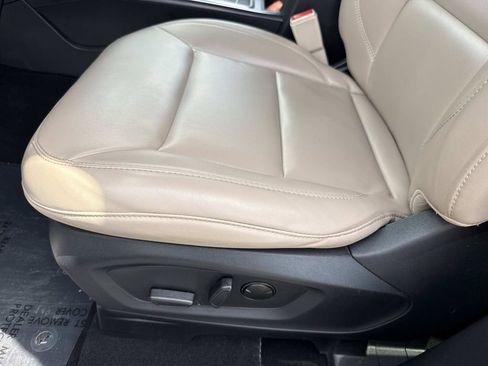 Used 2021 Ford Explorer XLT w/ Equipment Group 202A RWD image 25