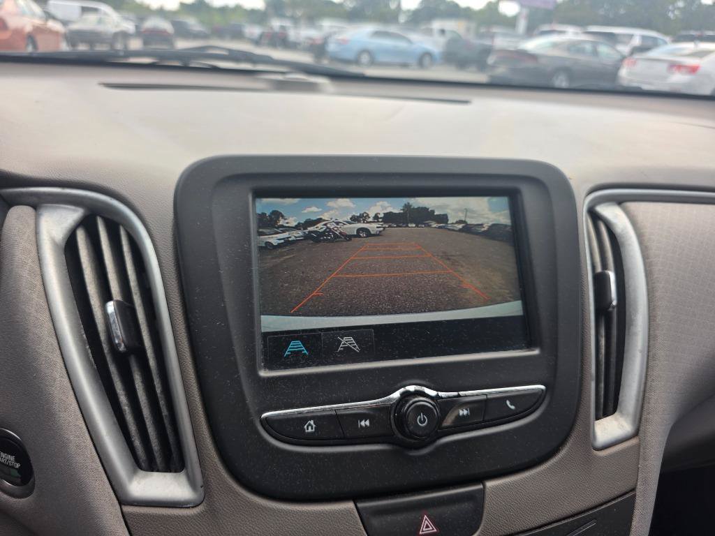 Used 2018 Chevrolet Malibu LS FWD image 17