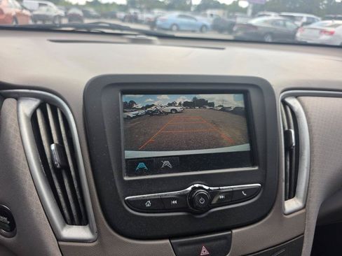 Used 2018 Chevrolet Malibu LS FWD image 17