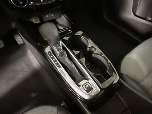 Used 2024 Chevrolet Trax LT w/ Sunroof Package FWD image 21