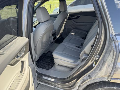 Used 2021 Audi Q7 3.0T Prestige image 6