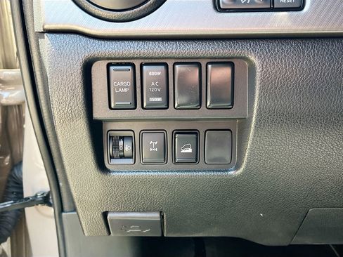 Used 2024 Nissan Titan PRO-4X w/ Pro-4x Convenience Package image 10