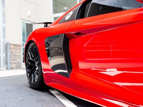 Used 2017 Audi R8 V10 w/ Carbon Exterior Package AWD/4WD image 12