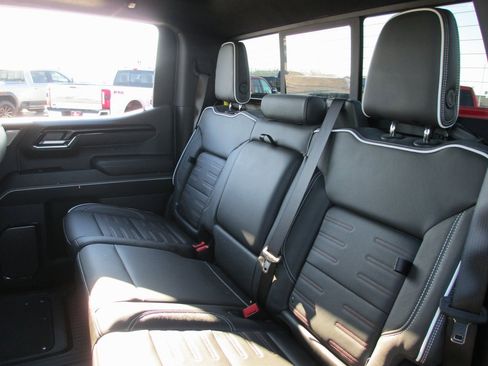 Certified 2025 GMC Sierra 1500 AT4X image 23