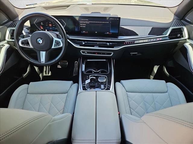 Used 2023 BMW X7 xDrive40i w/ M Sport Package AWD/4WD image 19
