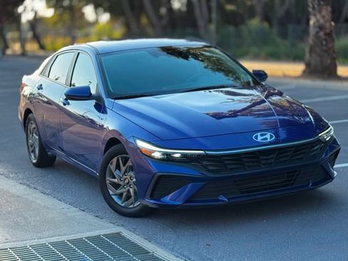 Used 2024 Hyundai Elantra SEL FWD image 1