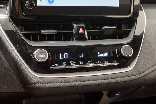 Used 2024 Toyota Corolla SE w/ Convenience Package FWD image 19
