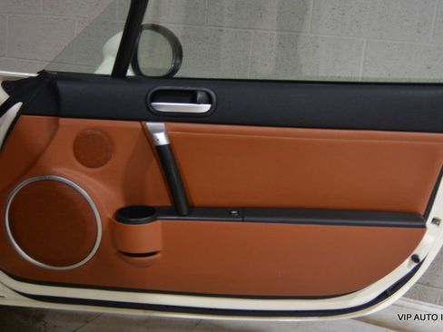 Used 2006 MAZDA MX-5 Miata Grand Touring image 8