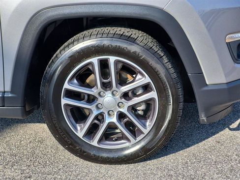 Used 2018 Jeep Compass Latitude FWD image 10