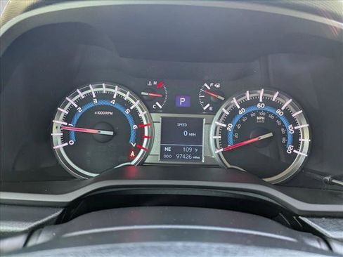 Certified 2018 Toyota 4Runner SR5 AWD/4WD image 11