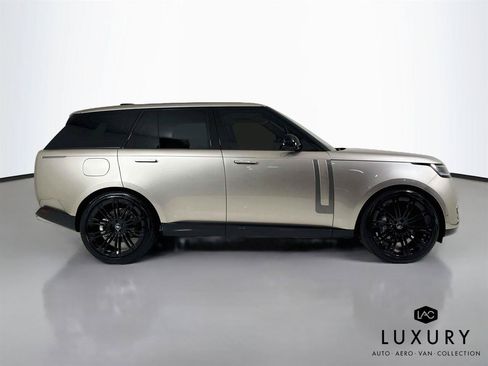 Used 2025 Land Rover Range Rover SE AWD/4WD image 5