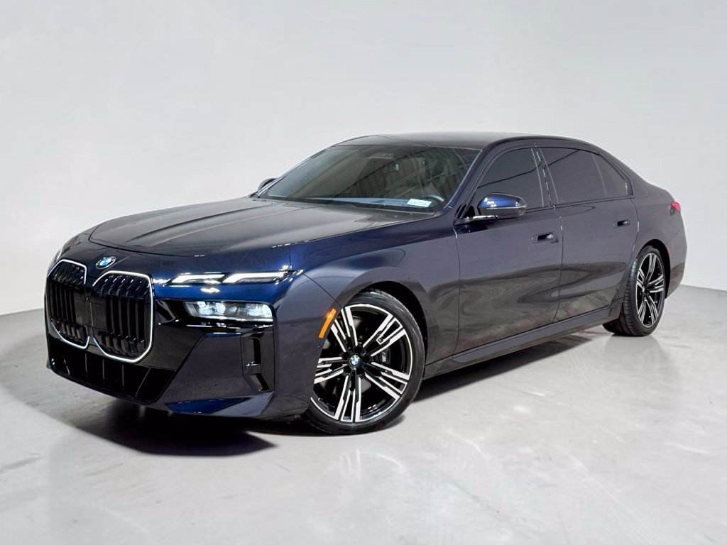 Used 2025 BMW 760i xDrive AWD/4WD image 2