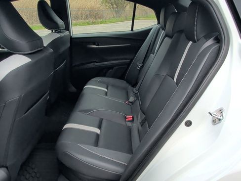 Used 2025 Toyota Camry SE w/ Convenience Package image 25