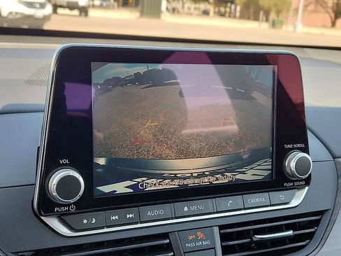 Used 2025 Nissan Altima 2.5 SV FWD image 9