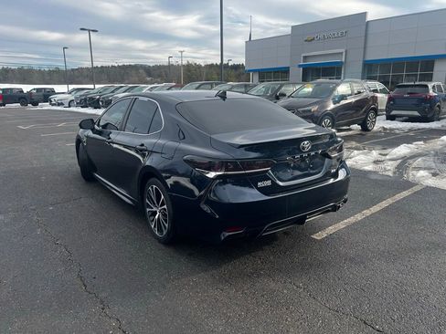 Used 2019 Toyota Camry L image 3
