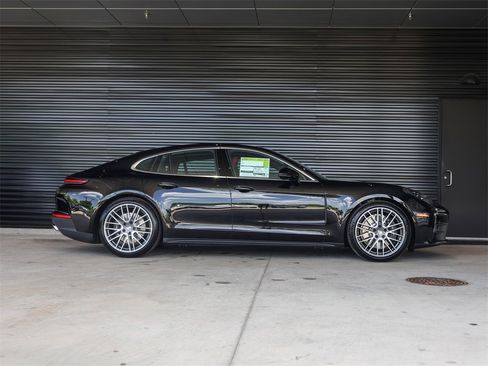 New 2025 Porsche Panamera 4 image 8