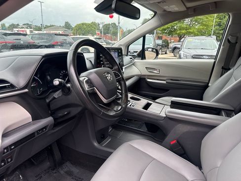 Used 2021 Toyota Sienna XLE w/ XLE Plus Package AWD/4WD image 15