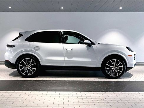 Used 2025 Porsche Cayenne image 11
