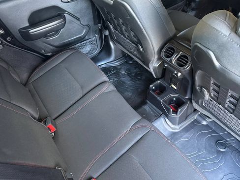 Used 2020 Jeep Wrangler Unlimited Rubicon w/ LED Lighting Group AWD/4WD image 17