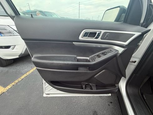 Used 2014 Ford Explorer XLT w/ Equipment Group 202A image 10