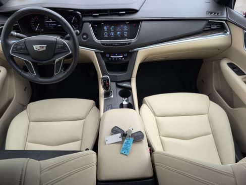 Used 2017 Cadillac XT5 FWD image 29