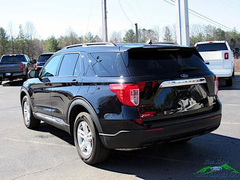 Used 2023 Ford Explorer XLT image 3