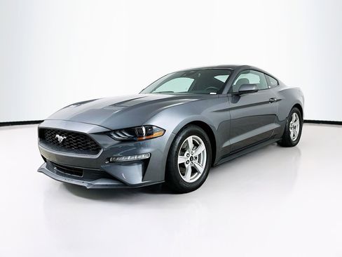 Used 2021 Ford Mustang Coupe image 3