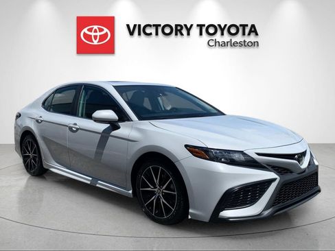 Used 2022 Toyota Camry SE w/ Cold Weather Package AWD/4WD image 5
