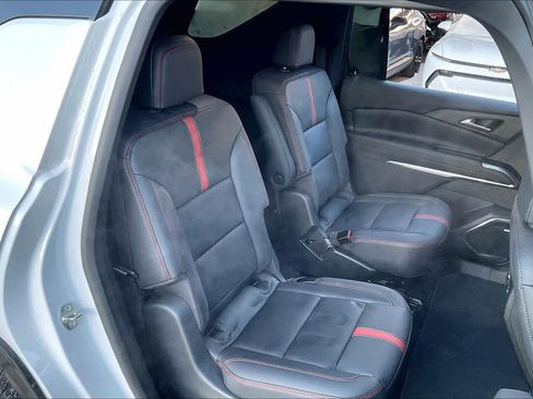 Used 2024 Chevrolet Traverse RS image 20