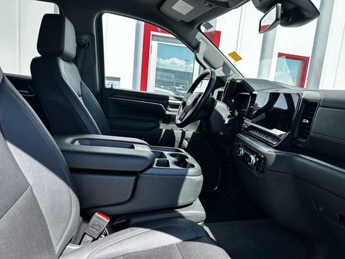Used 2025 GMC Sierra 1500 SLT AWD/4WD image 12