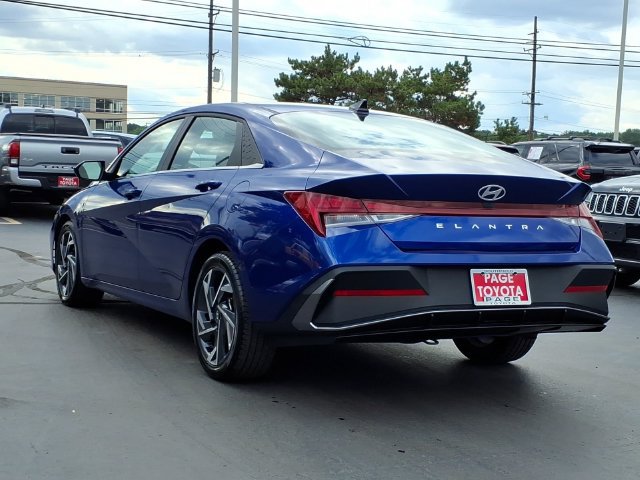 Used 2025 Hyundai Elantra SEL FWD image 6