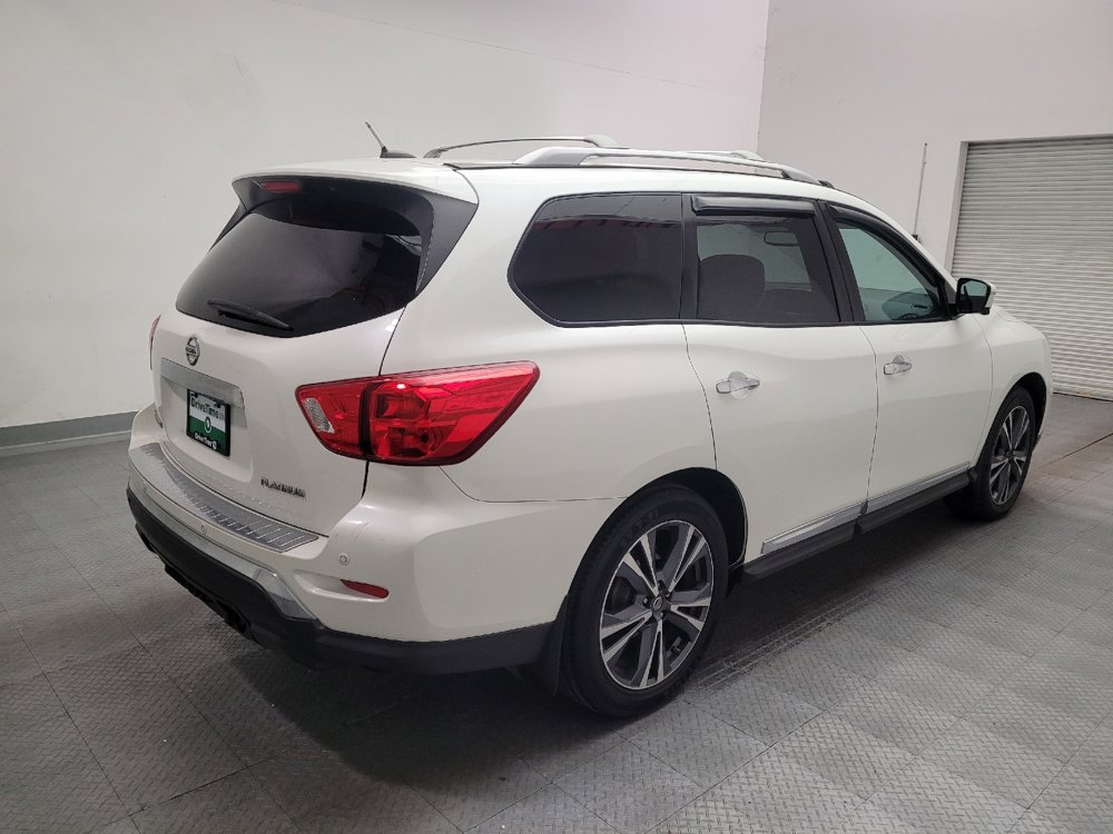 Used 2017 Nissan Pathfinder Platinum w/ Family Entertainment Package FWD image 9