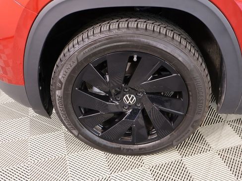 Used 2024 Volkswagen Atlas SE image 19