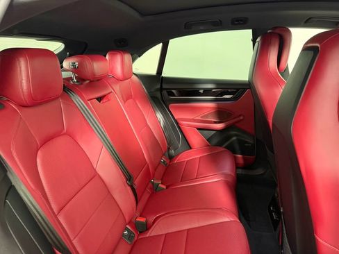 Certified 2025 Porsche Macan 4S Electric w/ Premium Package AWD/4WD image 18