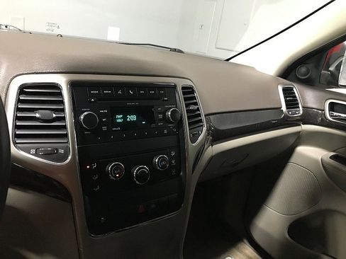 Used 2011 Jeep Grand Cherokee Laredo w/ Security & Convenience Group AWD/4WD image 26