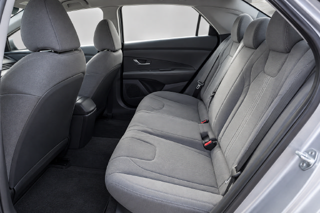 Used 2021 Hyundai Elantra SE FWD image 5