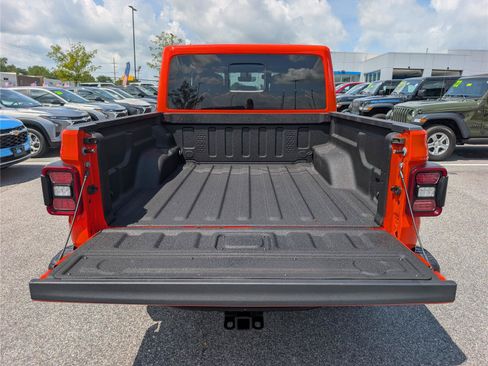Used 2023 Jeep Gladiator Rubicon w/ LED Lighting Group AWD/4WD image 14