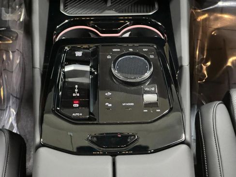 New 2026 BMW 550e xDrive image 17