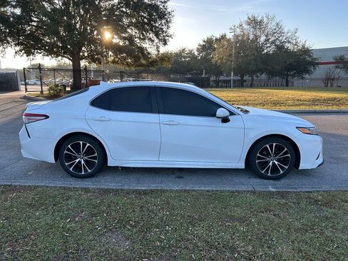 Used 2019 Toyota Camry SE image 6