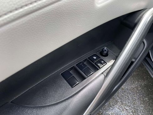 Used 2023 Toyota Corolla Cross L image 27