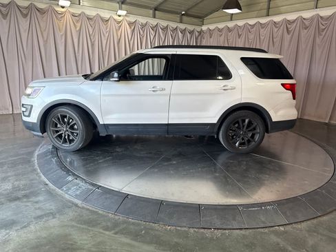 Used 2017 Ford Explorer XLT w/ Equipment Group 202A FWD image 6