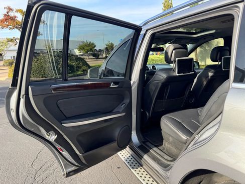 Used 2012 Mercedes-Benz GL 450 4MATIC image 36