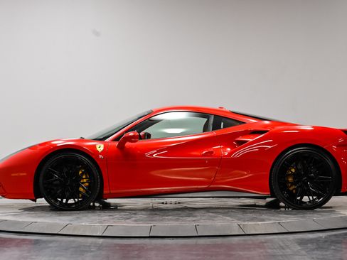 Used 2018 Ferrari 488 GTB RWD image 20
