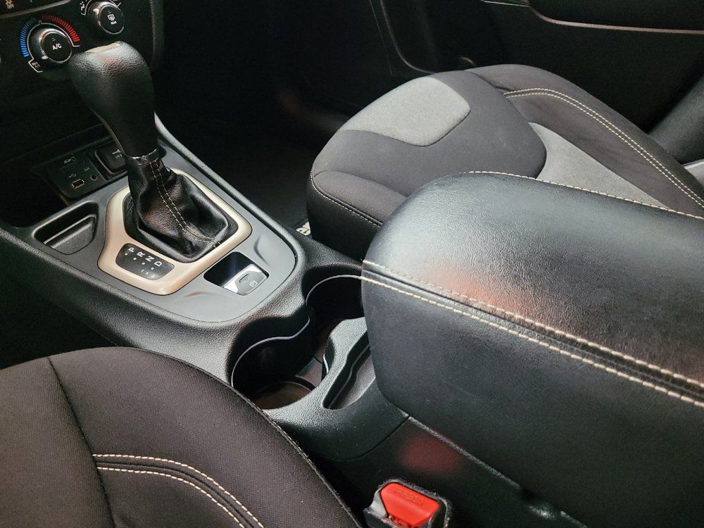 Used 2015 Jeep Cherokee Sport FWD image 26